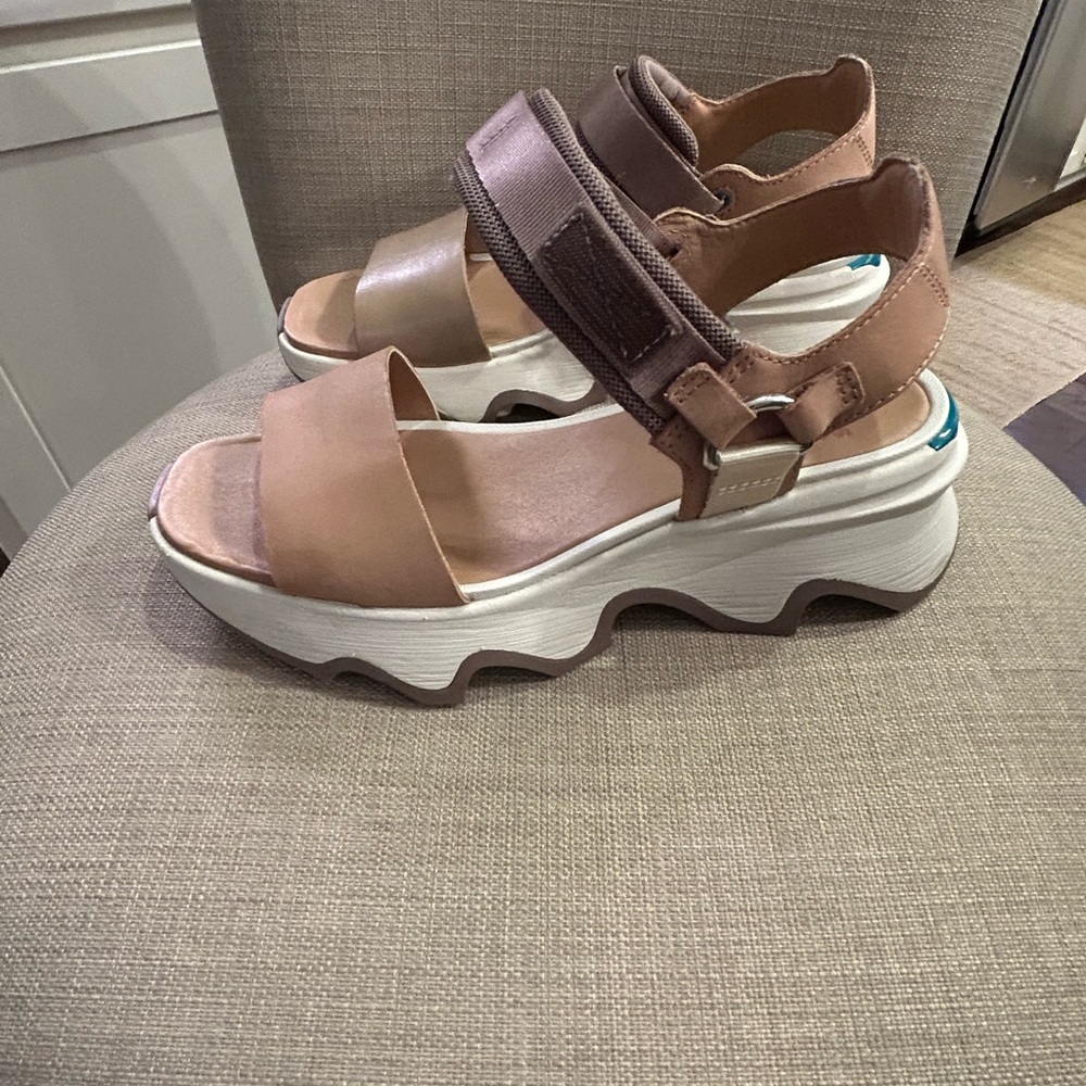 Sorel Women's Sandals in Tan and Cream - Picture 2 of 8